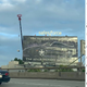 Imagen para el artículo titulado La razón por la que (a veces) hay un Toyota Supra de 1993 en una valla publicitaria de San Francisco